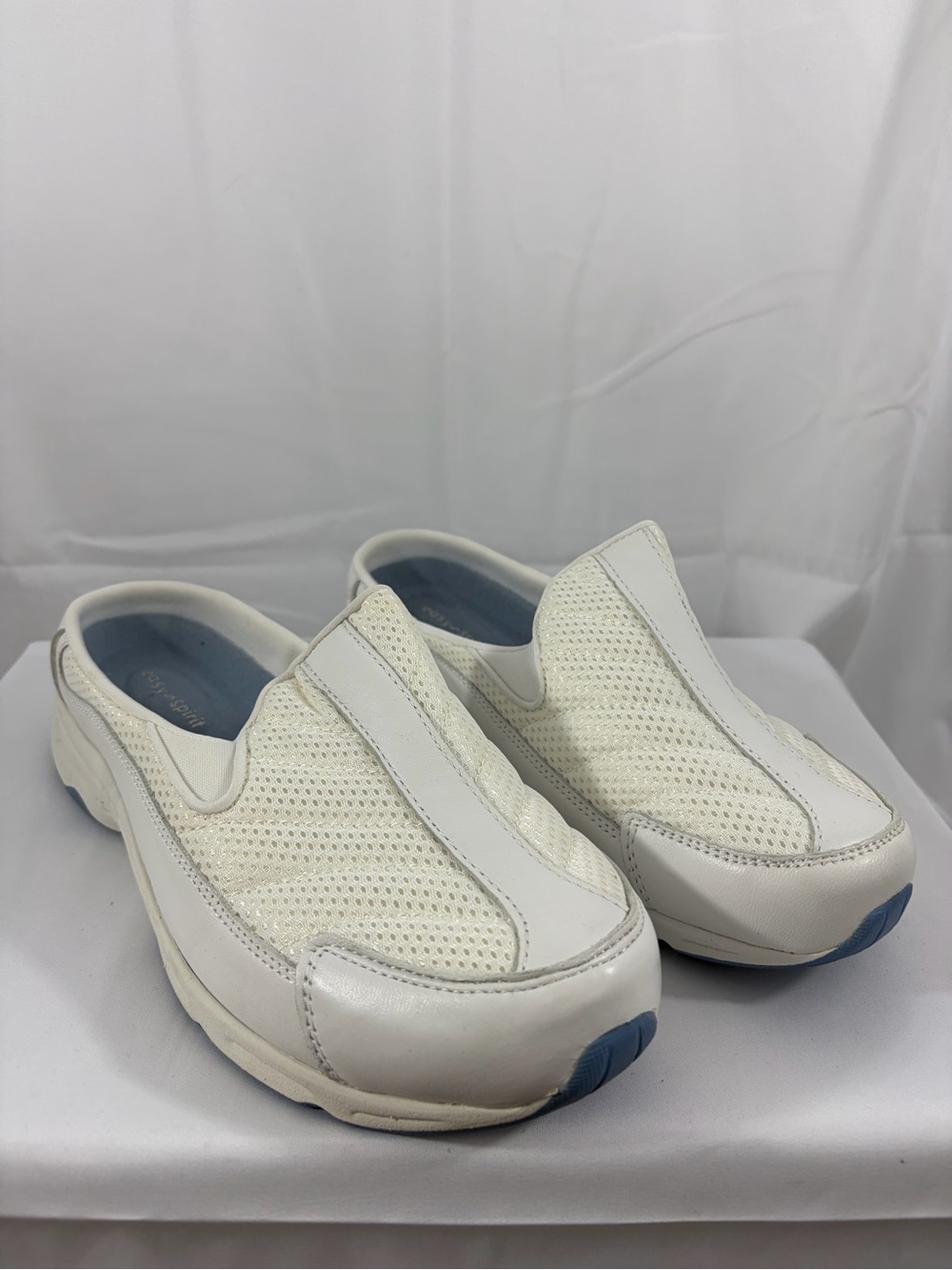 NWT Easy Spirit Women’s Size 10W White Slip-On Sneakers
